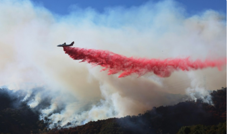 Perang Lawan Kebakaran Berlanjut di Los Angeles AS, 16 Orang Tewas